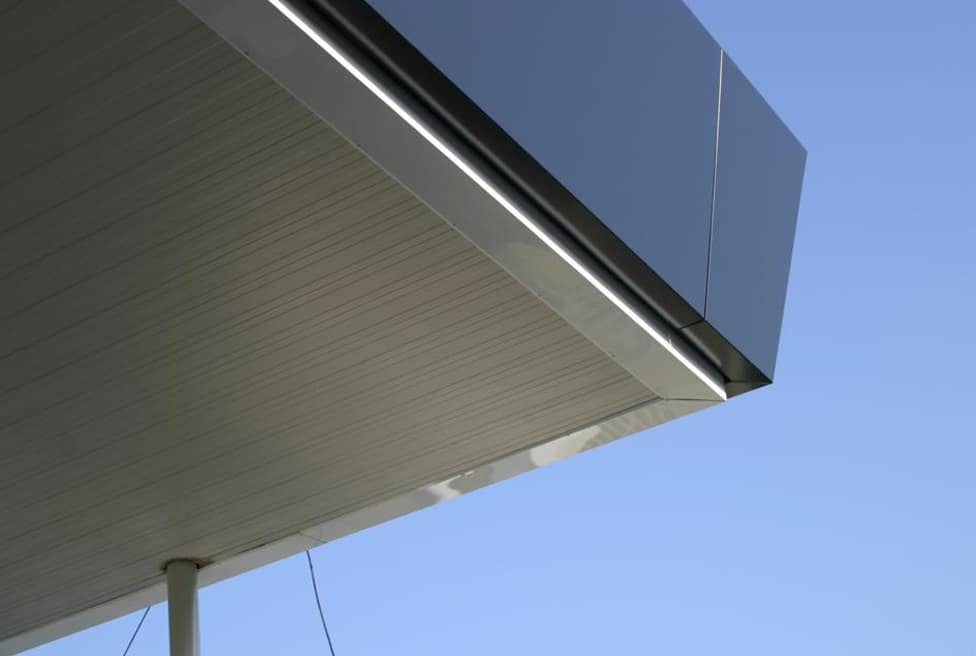 Faux-plafond extérieur blanc